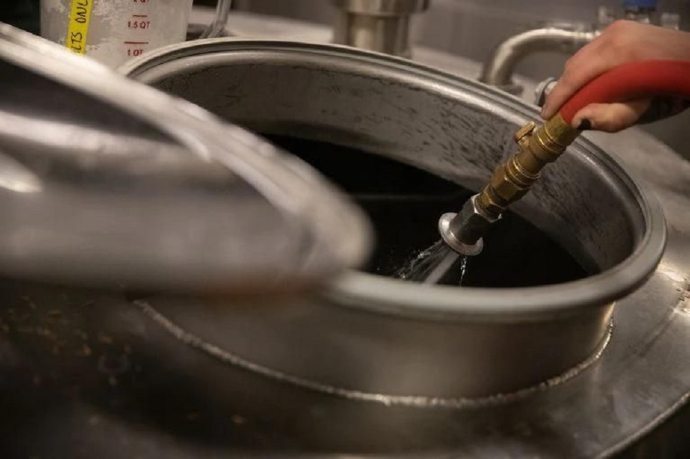 不用CIP系統啤酒廠如何清洗啤酒設備？